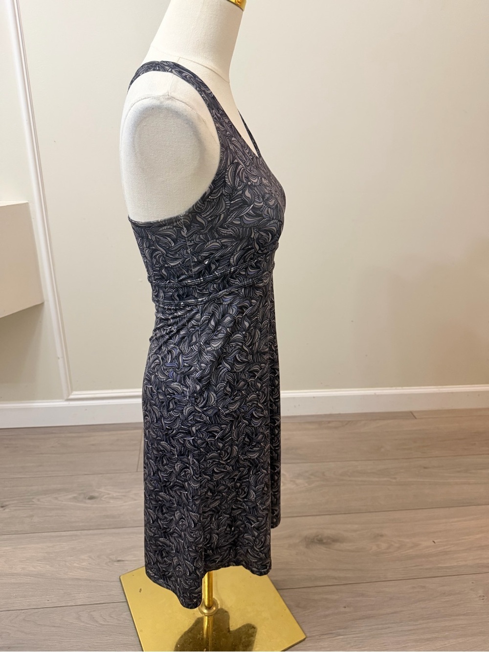 Women's Printed Crossback Tennis Dress in Navy - Picture 7 of 8